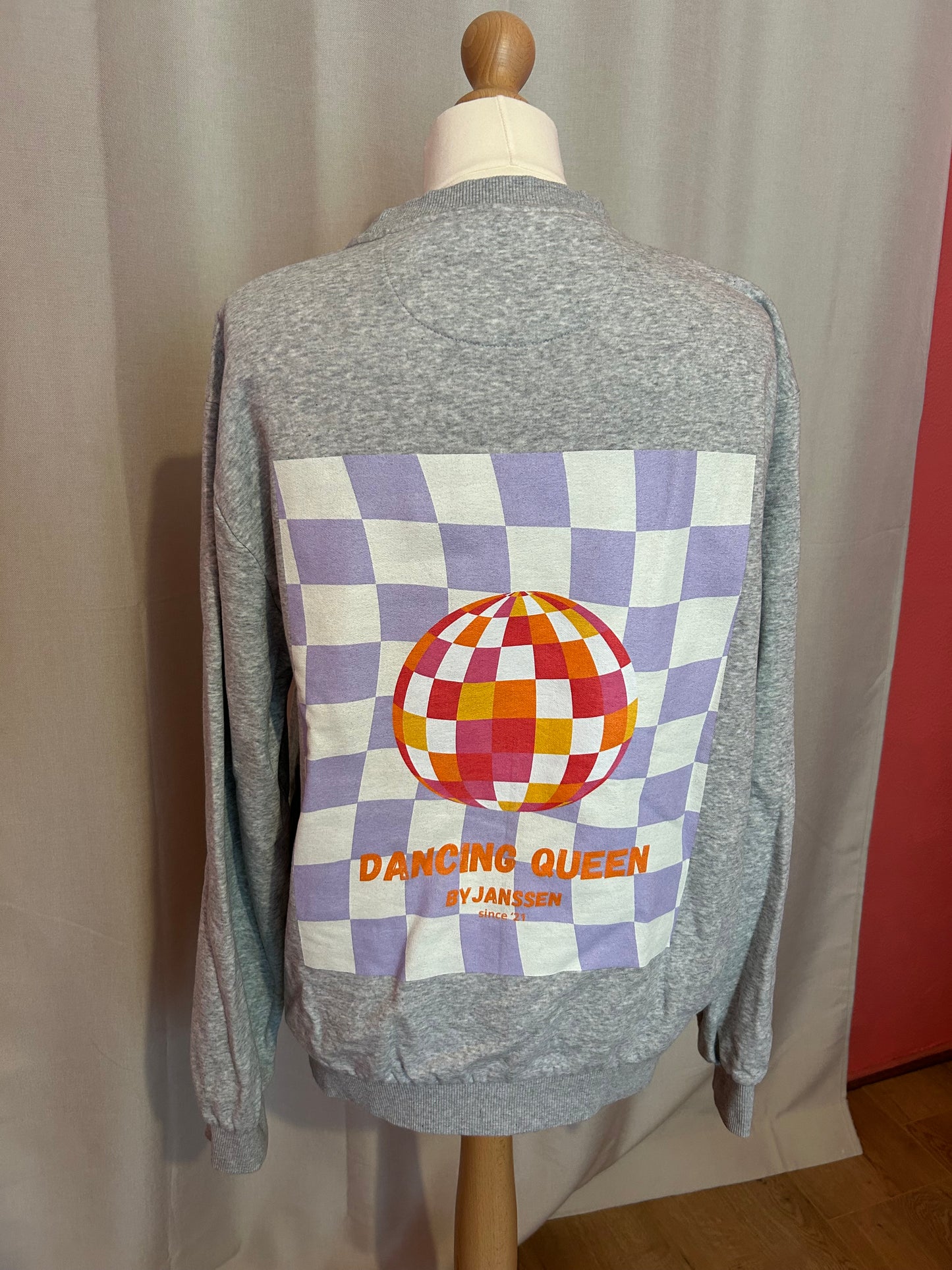 DANCING QUEEN SWEATER