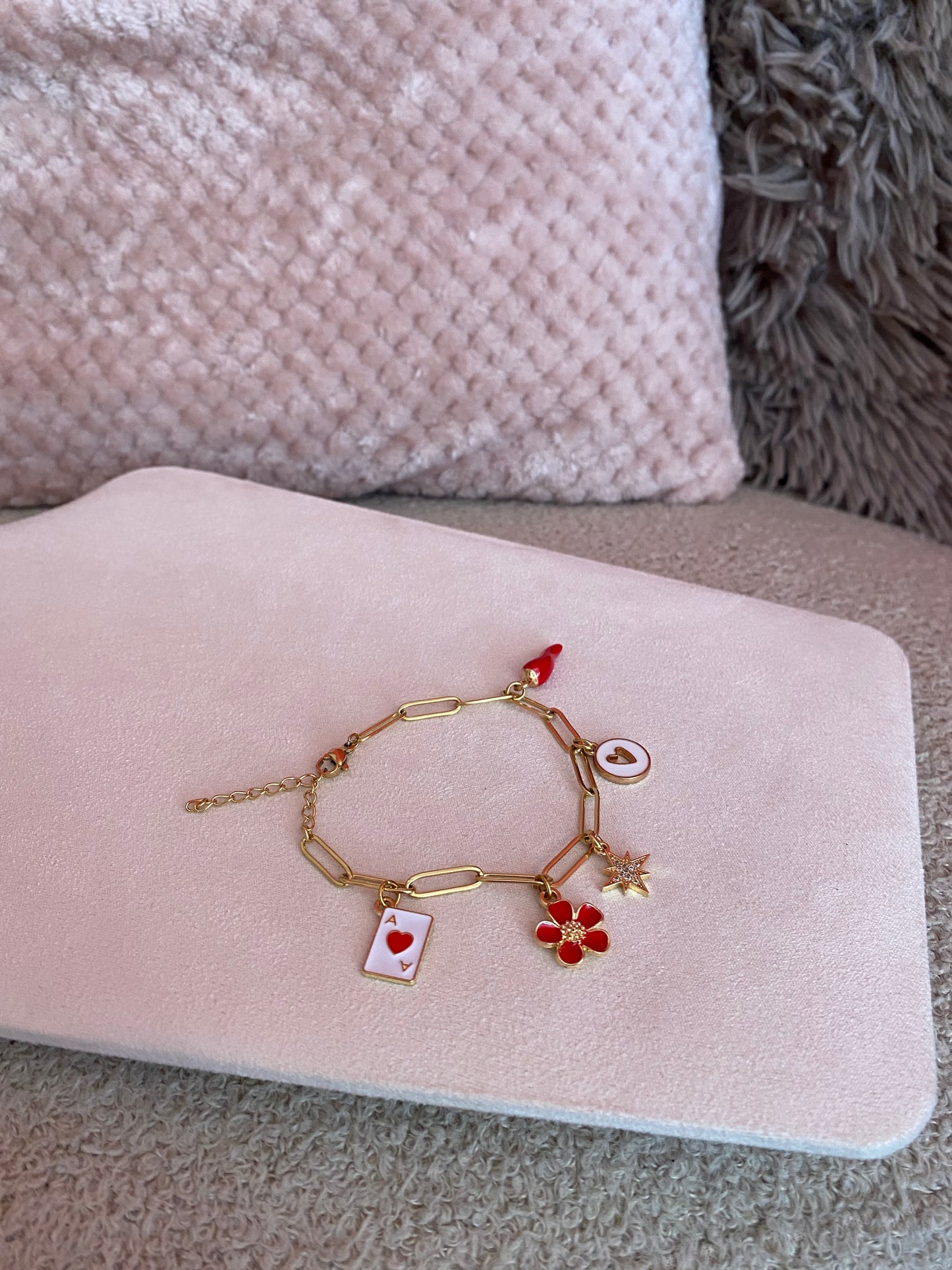 Charmy Armband - Red Edition