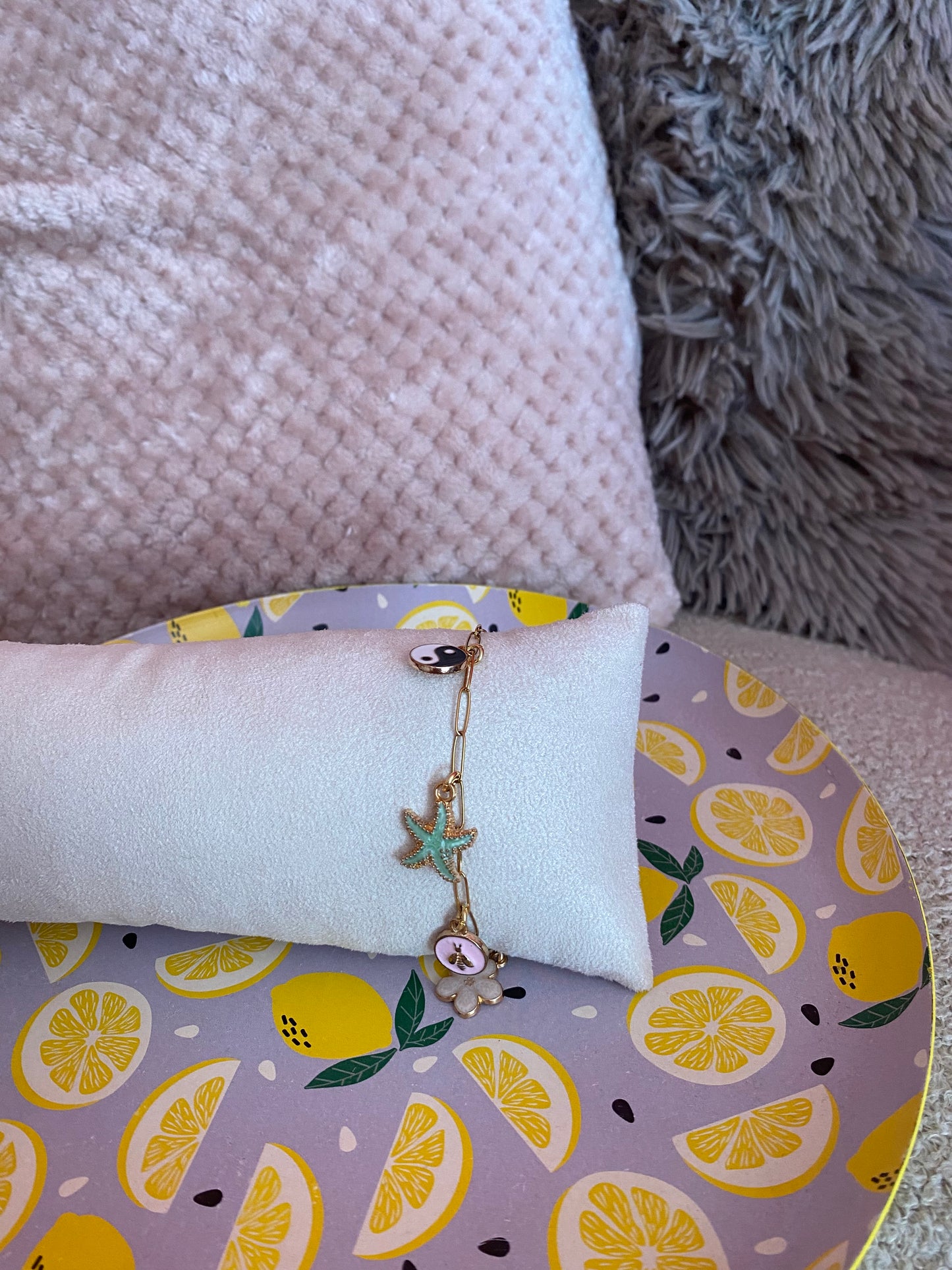 Charmy Armband - May Edition