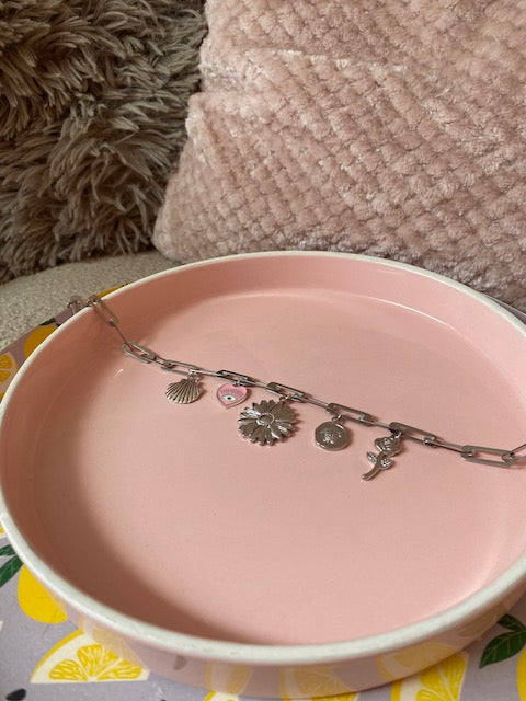 Charmy Ketting - Friday Edition