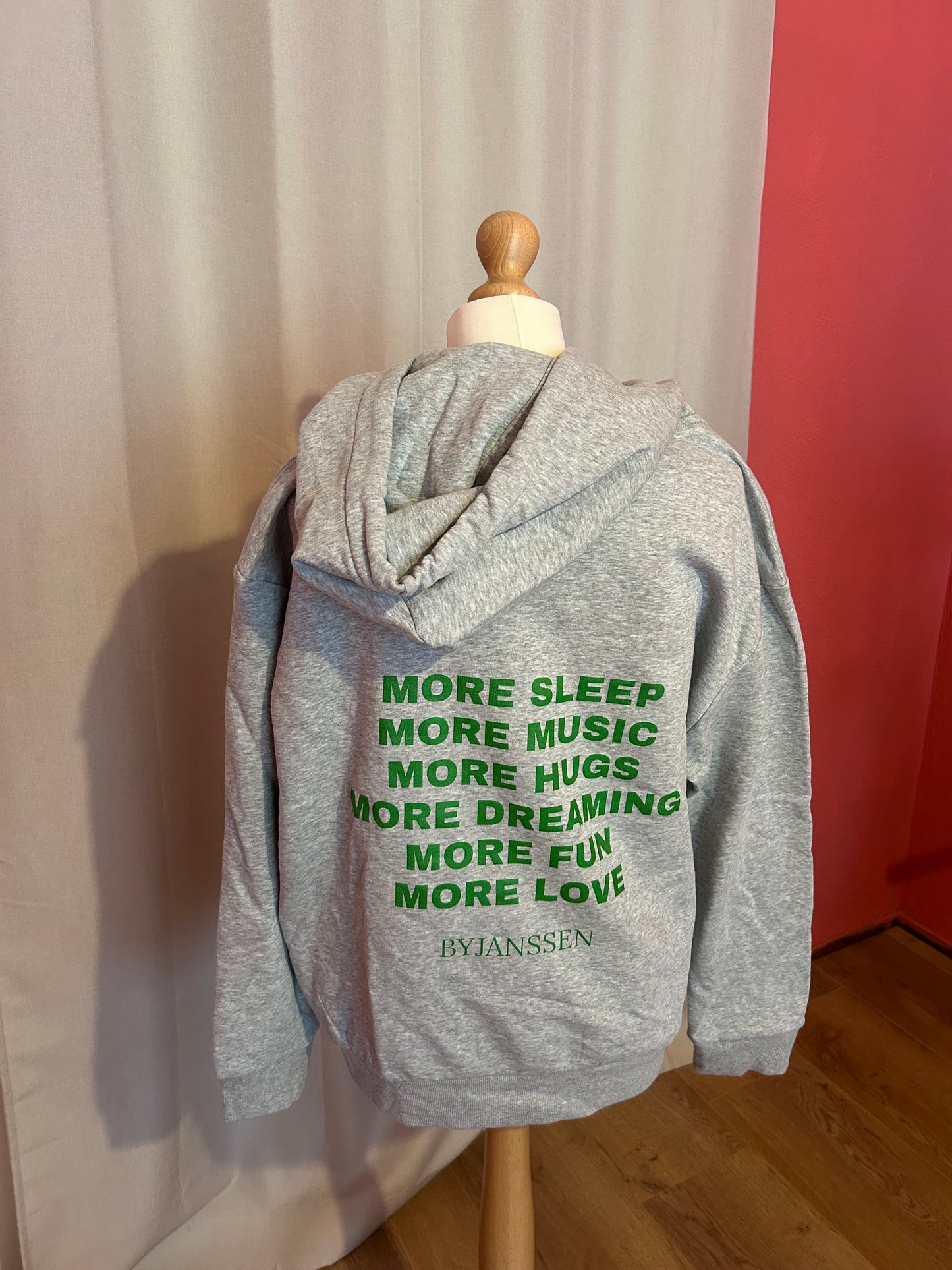 MORE SLEEP HOODIE GROEN