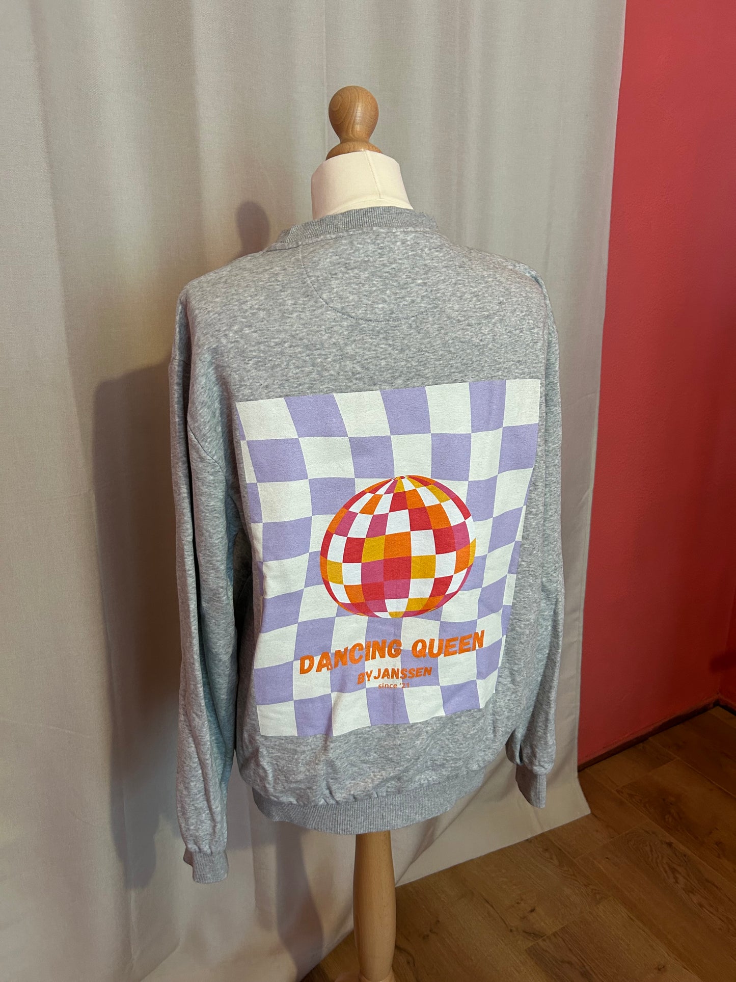 DANCING QUEEN SWEATER